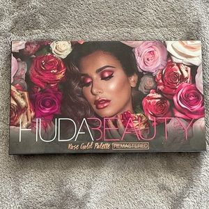 HUDA BEAUTY Rose Gold Eyeshadow Pallete